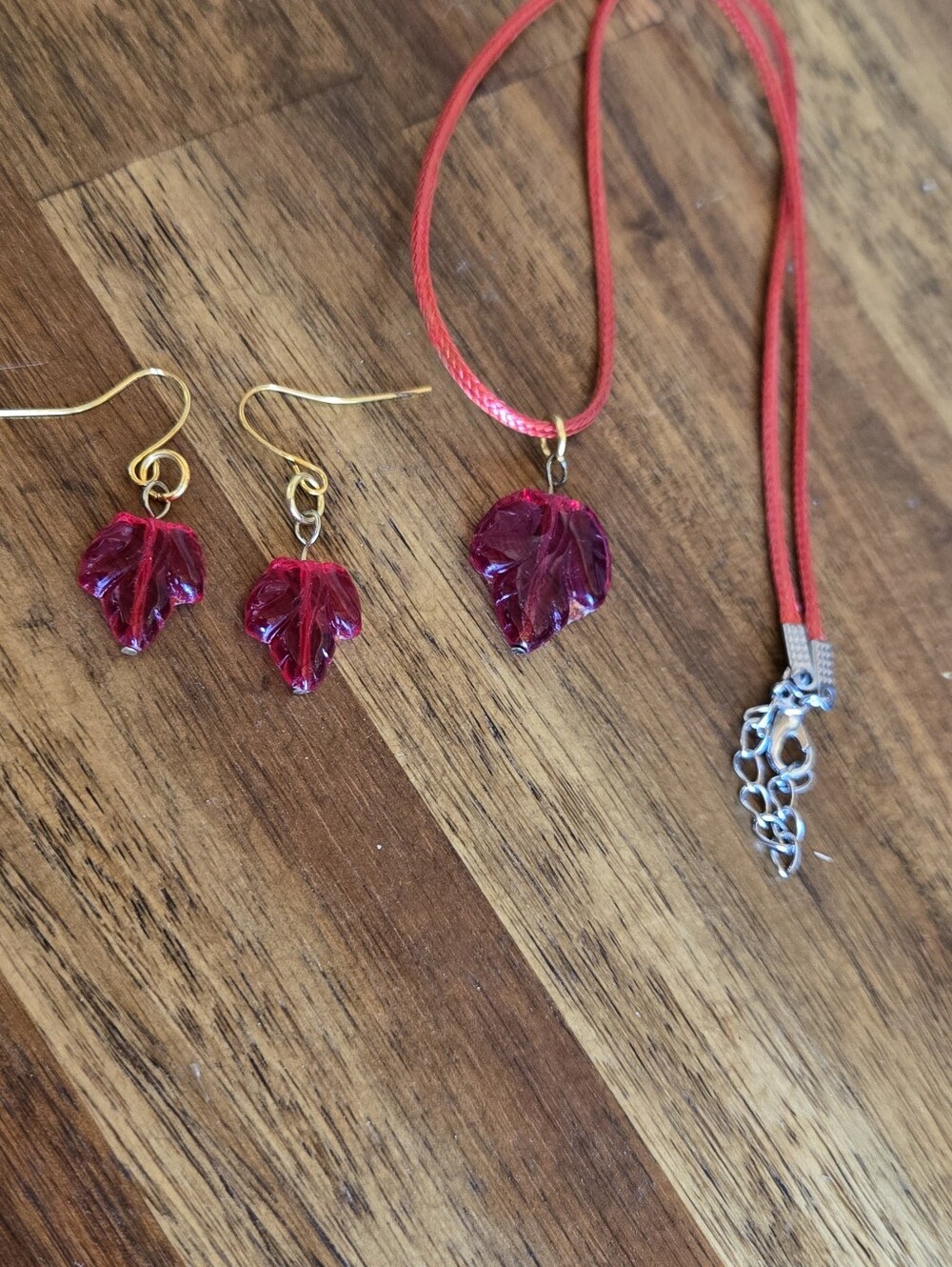 Country Gypsy Italian Ruby Red Glass Leaf Necklace & Earrings Set Handmade 17" - Picture 3 of 6